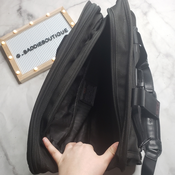 Tumi travel/duffel bag or large briefcase - Picture 7 of 8